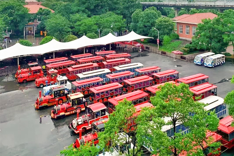 รถไฟท่องเที่ยวกึ่งรางขนาดใหญ่ 24 ที่นั่ง หรูหราไร้ราง