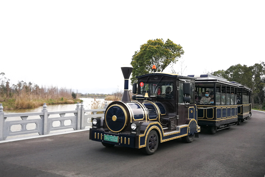 รถไฟโดยสารแบบปิด 20 ที่นั่งแบบคลาสสิกขนาดใหญ่ที่ไม่มีรางรถไฟ