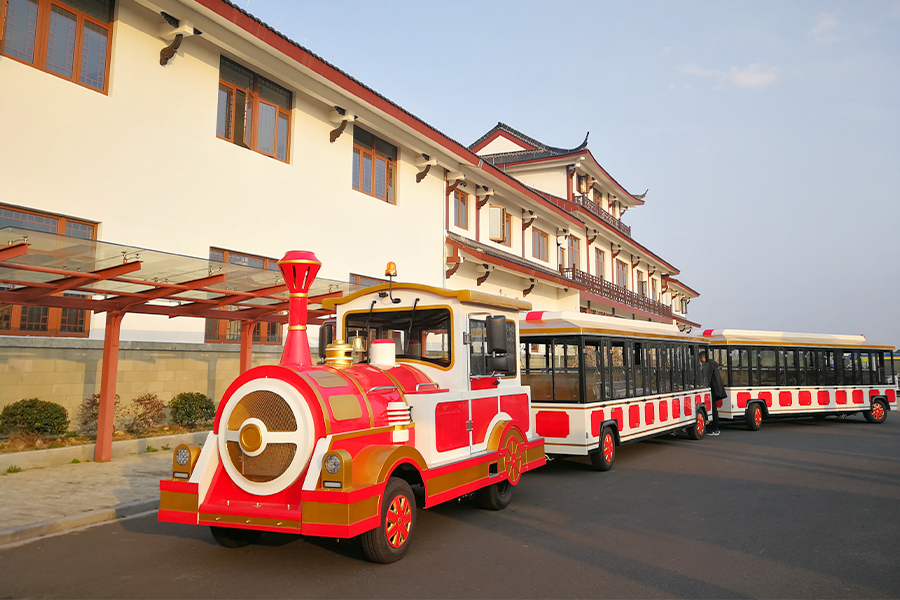 รถไฟชมวิวไร้รางรุ่นใหญ่แบบไม่มีขั้นบันได